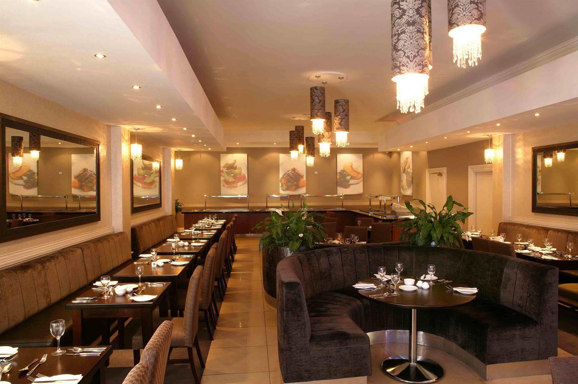 Killarney Oaks Hotel المطعم الصورة